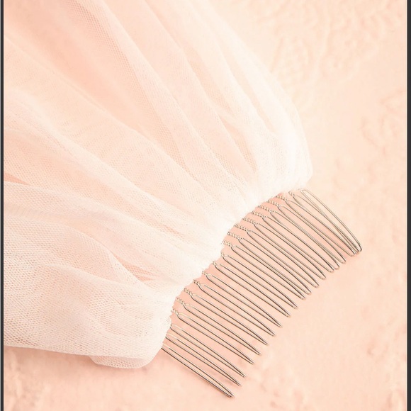 White Tulle Veil - Picture 2 of 7